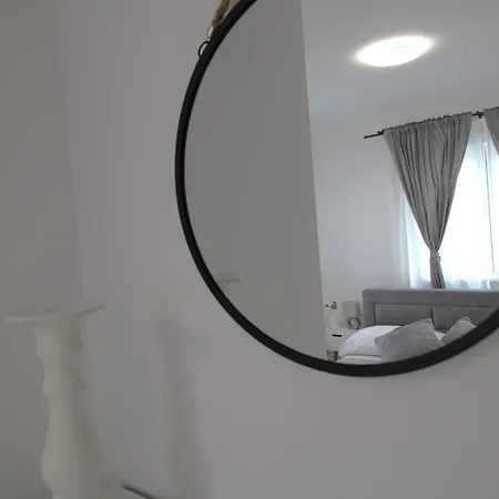 New! Jolie In - With Free Parking And Terrace! Apartamento