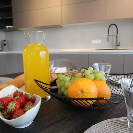 New! Jolie In - With Free Parking And Terrace! Apartamento