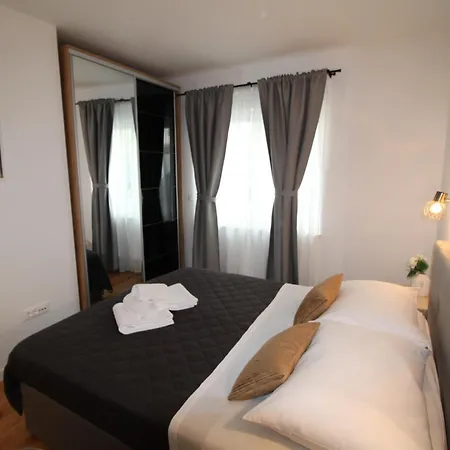 New! Jolie In - With Free Parking And Terrace!