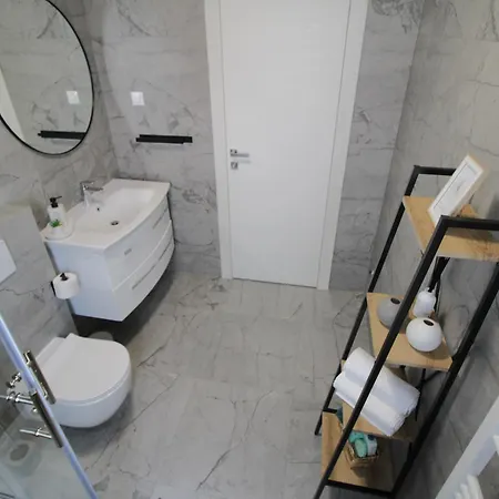 New! Jolie In - With Free Parking And Terrace! Apartamento