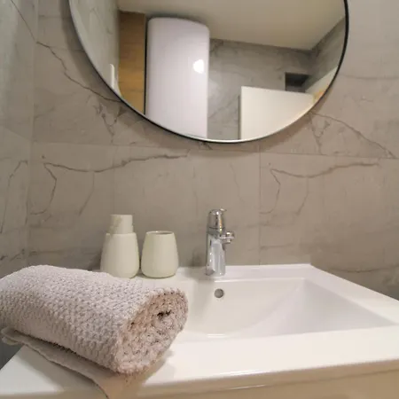 New! Jolie In - With Free Parking And Terrace! Apartamento Zadar