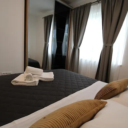 New! Jolie In - With Free Parking And Terrace! *