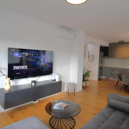 New! Jolie In - With Free Parking And Terrace! זאדאר