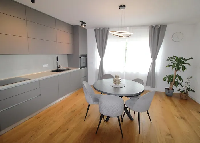 New! Jolie In - With Free Parking And Terrace!